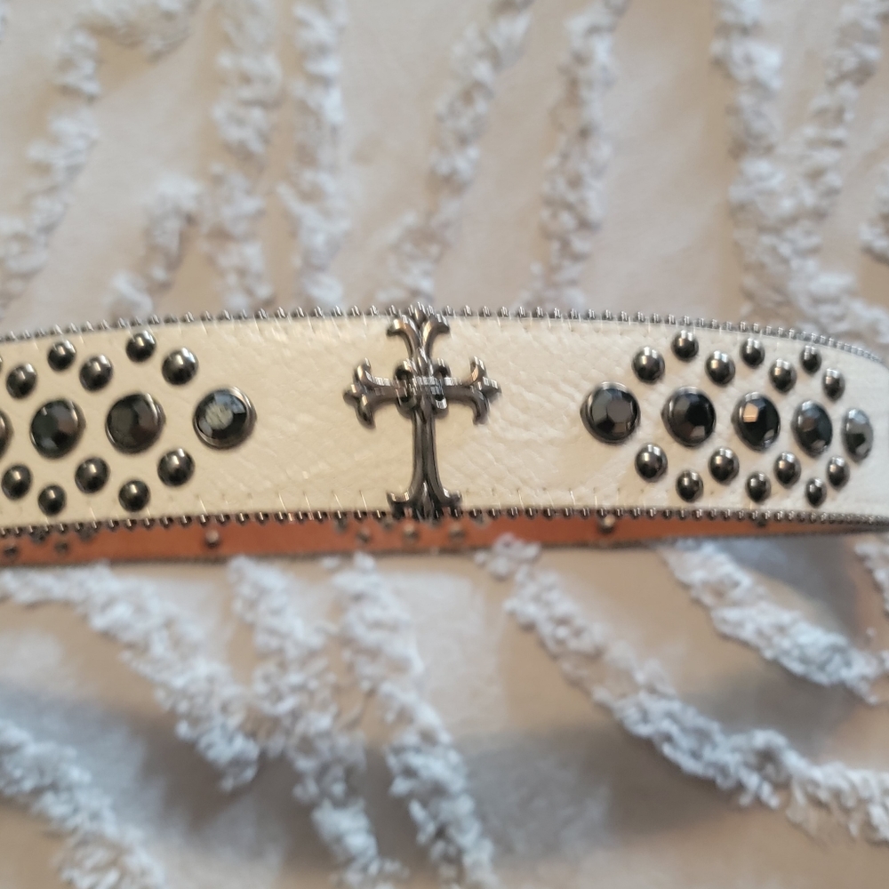 The Buckle - Picture 2 of 4